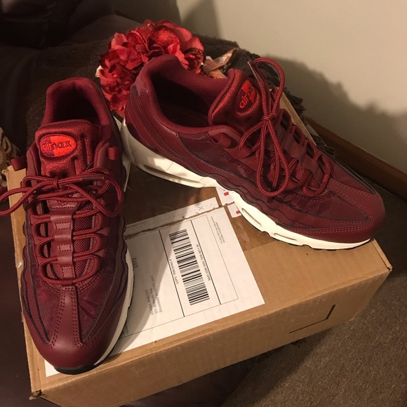 Women’s Sneakers - Picture 4 of 5